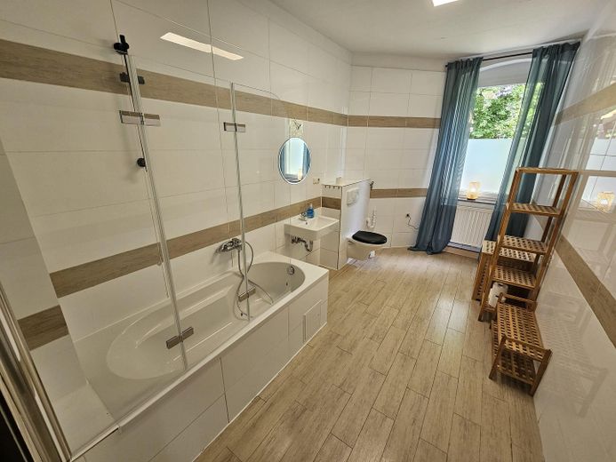 Großzügige 4-Zimmer-Wohnung | 107 m² | große Wohnküche |  Bad mit Badewanne | Hof – Foto 13