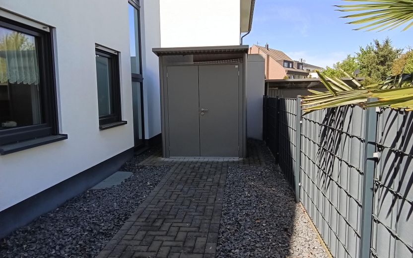 Barrierefreie 3 1/2-Zimmerwohnung mit großer Terrasse und Carport in Troisdorf-Spich – Gerätehaus