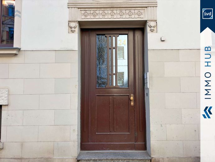 ++ Balkon, Parkett, Badezimmer mit Fenster! Charmante 4-Zimmer Wohnung in beliebter Lage ++ – 4477297-kRSDCEGHNrvFzYXckDkQvuue-Hauseingang.jpg