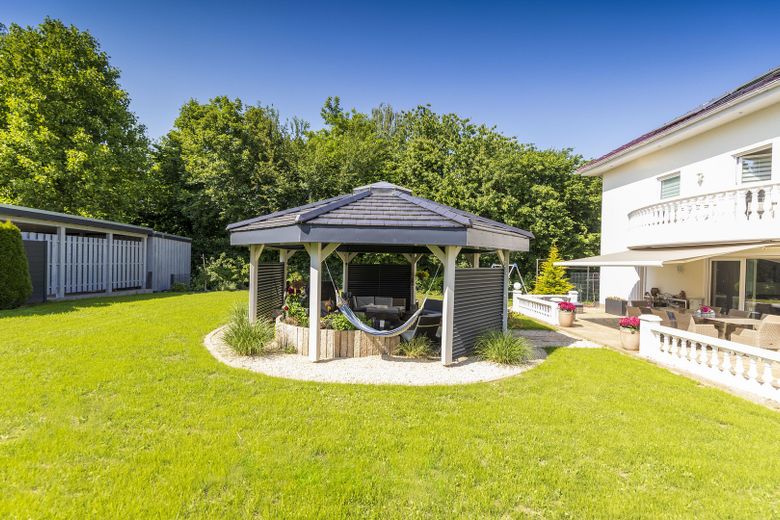 Viel Platz, wenig Energiekosten – Neuwertige Stadtvilla auf 367 qm  A+ – Garten 4
