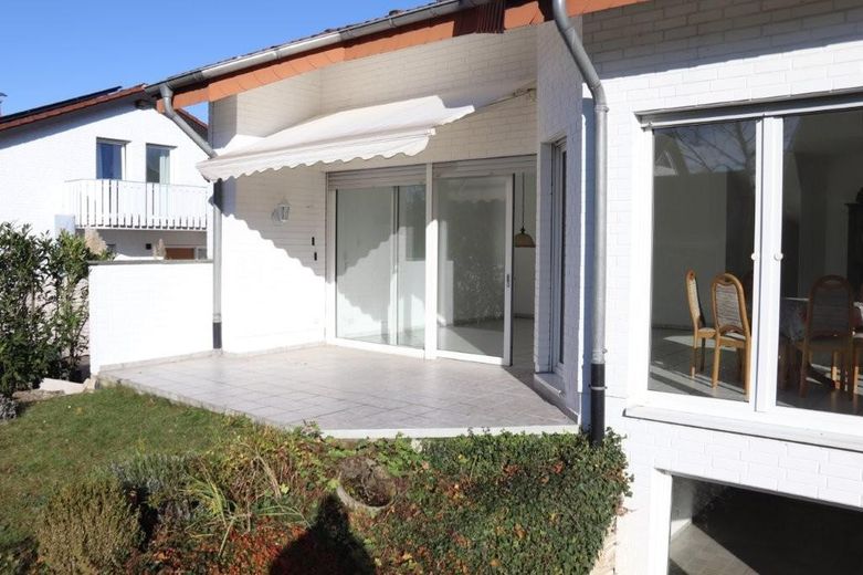 Großzügiges Einfamilienhaus auf 1000 qm in Paderborn Kernstadt – Terrasse mit Markise