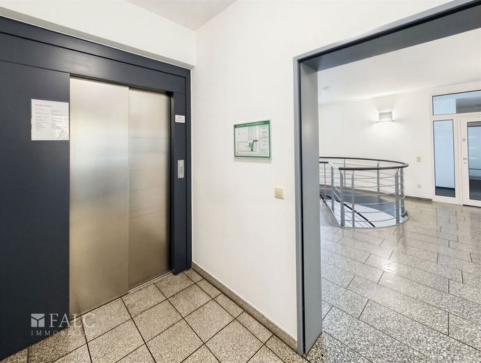 Wo Erfolg Raum bekommt - Ca. 209 m² Gewerbefläche in Recklinghausen – Treppenhaus mit Aufzug