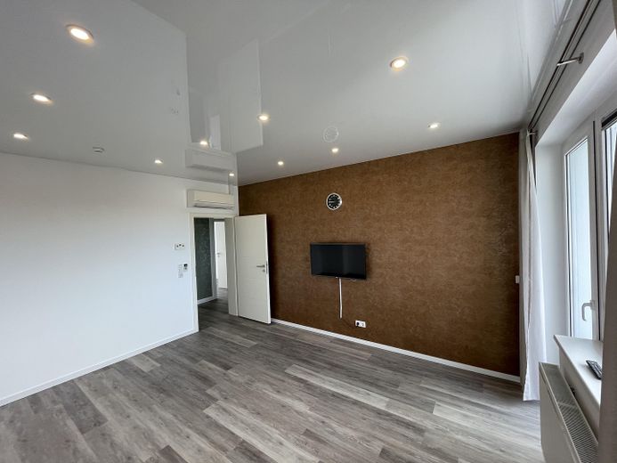Klimatisierte und Vollständig renovierte Wohnung mit 3 Zimmern, Balkon und Einbauküche in Düsseldorf – Foto 6