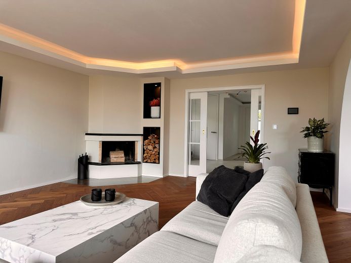 Exklusive Designvilla mit Panoramablick+Einliegerwohnung – Luxus, der Maßstäbe setzt – EG Wohnzimmer