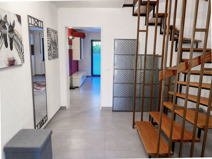 Maison calme pour familles ou vie multigénérationnelle sur quatre étages – Flur (EG)