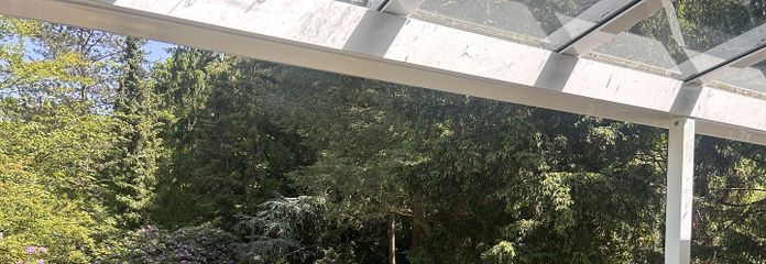 Blick von Veranda in Garten