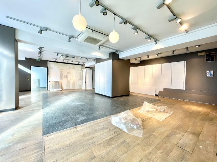 De particular: planta baja de 22m2 en una ubicación privilegiada junto al Isartor, de gran afluencia. Venta/ hostelería parcial – Foto 4