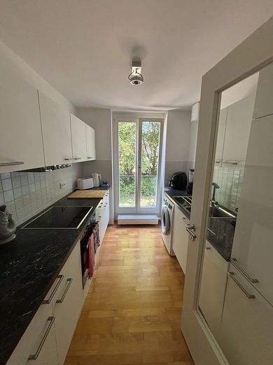 Stilvoll wohnen in Moosach/Nymphenburg: Helle 2-Zimmer-Wohnung mit Balkon in idyllischer Wohnanlage – Küche