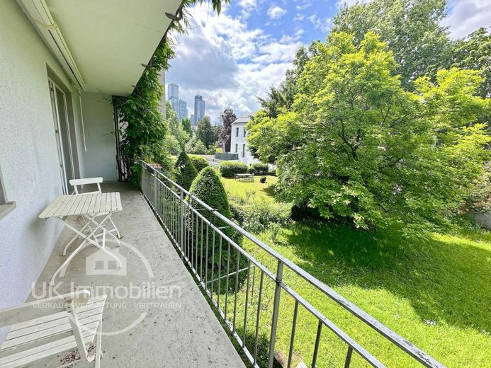 Singles &amp; DINKS aufgepasst: Top-Lage am Grüneburgweg – Balkon