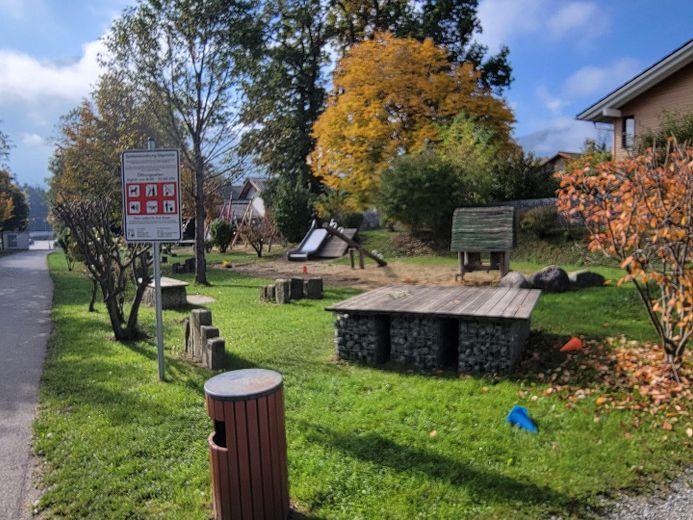 Spielplatz "unter den Eichen"