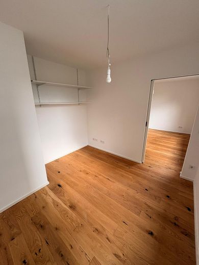 2-Zimmer-Wohnung in zentraler Lage von Frankfurt am Main – frisch renoviert & mit Einbauküche – Foto 5