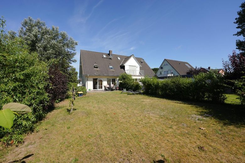 Flexibles Ostseehaus in Karlshagen – Wohnen und Ferienvermietung unter einem Dach – Blick zur Rückseite des Hauses