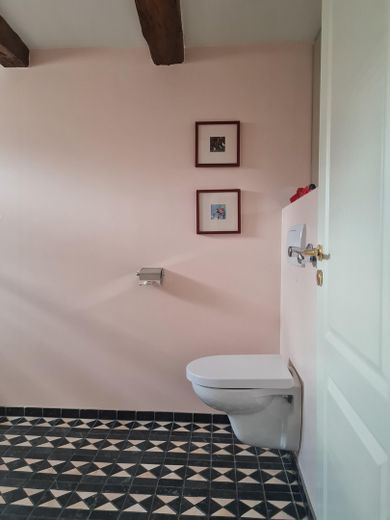 Historisches Fachwerk-Ensemble (Haupthaus + Nebengebäude + 2 Garagen) – Badezimmer Hotelzimmer