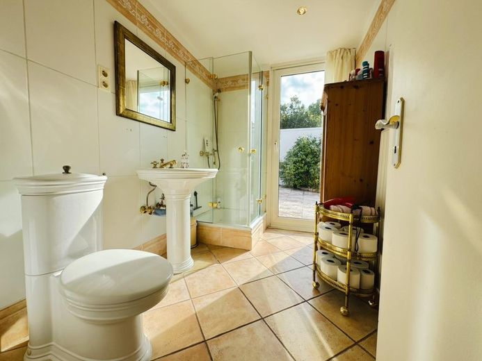 Atriumbungalow – Badezimmer 