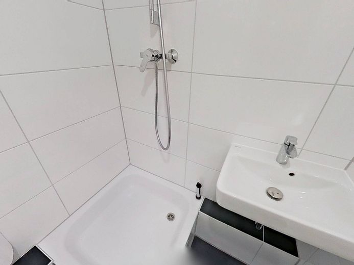 Herbstferien für Ihre Geldbörse - Wir erlassen Ihre erste Kaltmiete: Gut geschnittenes Single-Apartment mit BALKON – Ansicht I: Bad