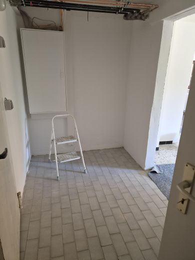 Vermiete Doppelhaushälfte mit 3,5 Zimmer – Zwischenraum