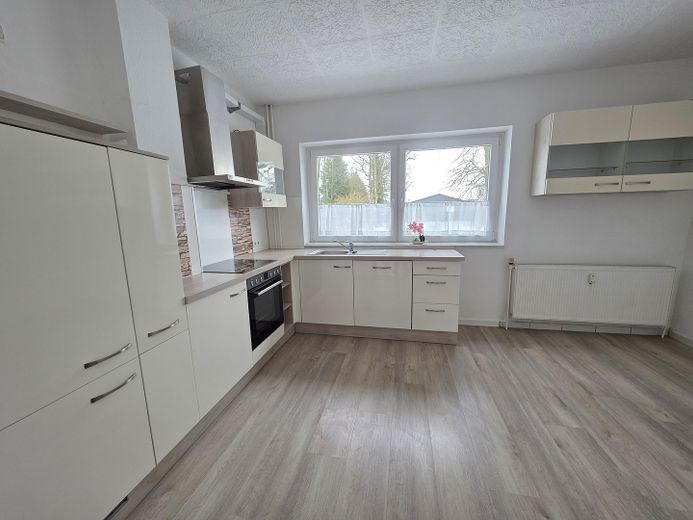 Zentrale 4 Zi Wohlfühlwohnung in Hohenlockstedt – Moderne Küche....