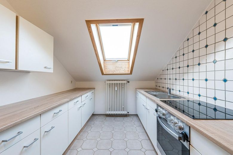 Attraktive 3 Zimmer- Dachgeschosswohnung mit Blick in die Schweiz – फोटो 2
