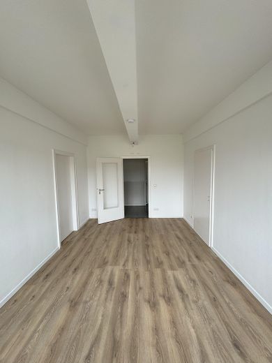 Ampio appartamento ristrutturato di 5 locali al piano in Rüttenscheid con balcone, bagno per gli ospiti, ascensore, 4° piano – Raum 4
