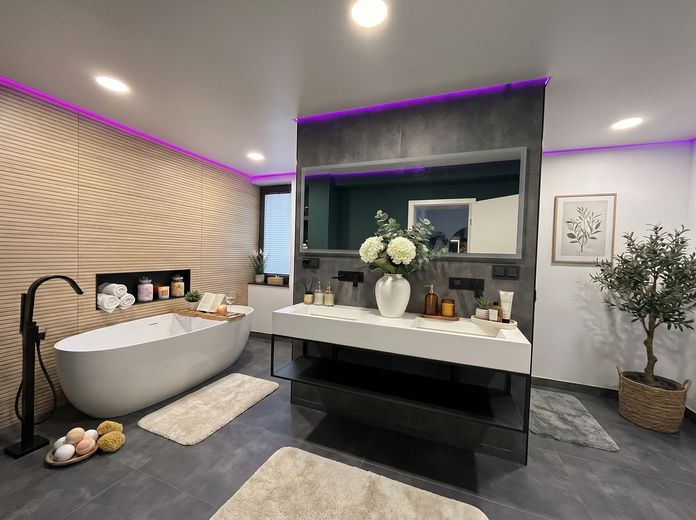 Luxus-Reihenendhaus | 225 m² | Kernsaniert 2025 | Klasse A+ | PV + Swim Spa – Badezimmer EG