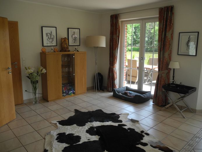 großzügiges Wohnzimmer