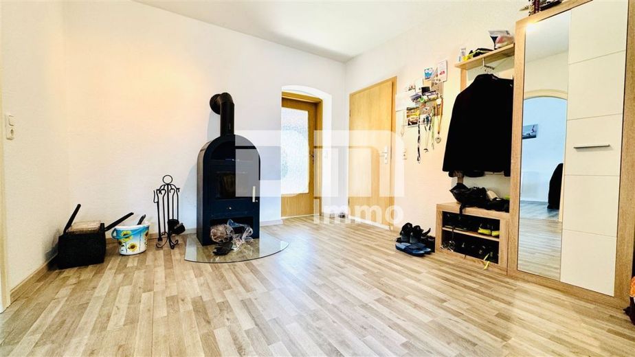 (R)eserviert!Ein- bis Zweifamilienhaus mit 2 Terrassen und Garage – EG Hochparterre Flur / Diele / Kamin