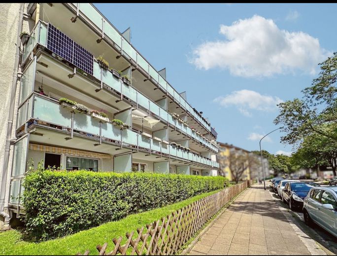 Gepflegte, helle 3,5-Zimmer-Wohnung mit Balkon, Aufzug & Grünblick am Gervinuspark – Foto 1
