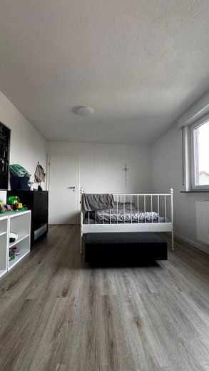 Lichte 2-kamerwoning 50 m² plus garage, inbouwkeuken en extra gebruiksoppervlakte – Zimmer 2 Bild 3