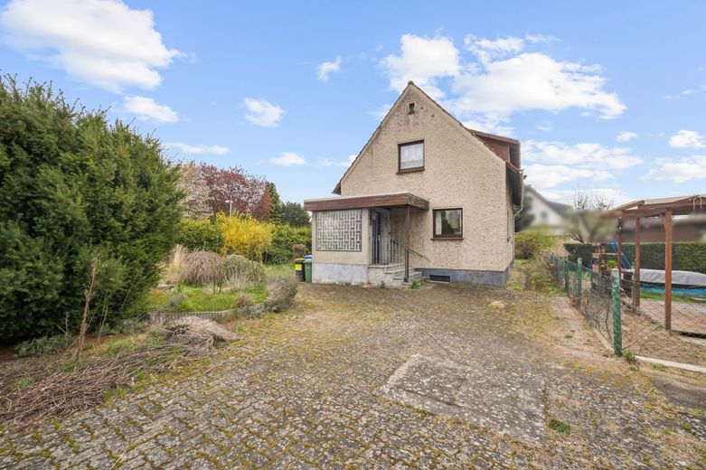 Bestlage - Grundstück mit Altbestand in Braunschweig / Schwarzer Berg - inkl. Baugenehmigung – Innenhof