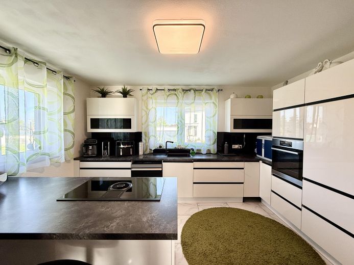 Wohlfühloase – modernes Einfamilienhaus mit Einliegerwohnung – Küche