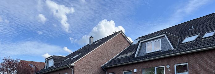 Appartement modernisé de 4 pièces avec terrasse orientée sud, place de parking en garage souterrain et liaison en tramway vers HB – Aussenansicht Gesamt