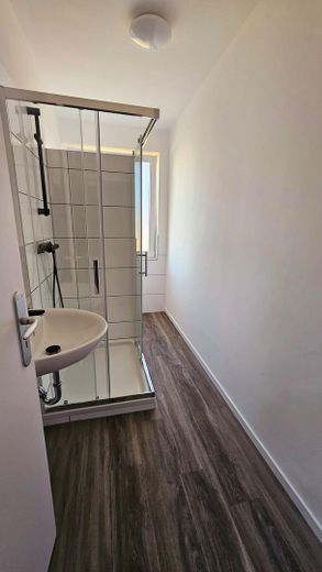 Kernsanierte 2 Zimmer Wohnung zu vermieten – Bad