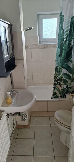 Badezimmer mit Tageslicht