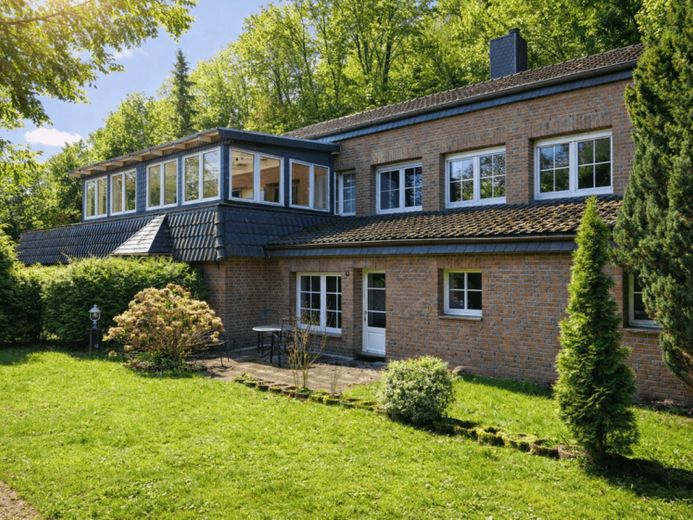 Flexibles Generationenhaus mit 3 Einheiten – ideal für Generationenwohnen, Büro oder Teilvermietung – Foto 1