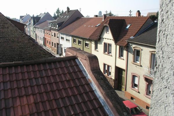 !provisionsfrei+WG-geeignet helle hochwertig sanierte 4 ZKB Altbauwohnung in Seckenheim