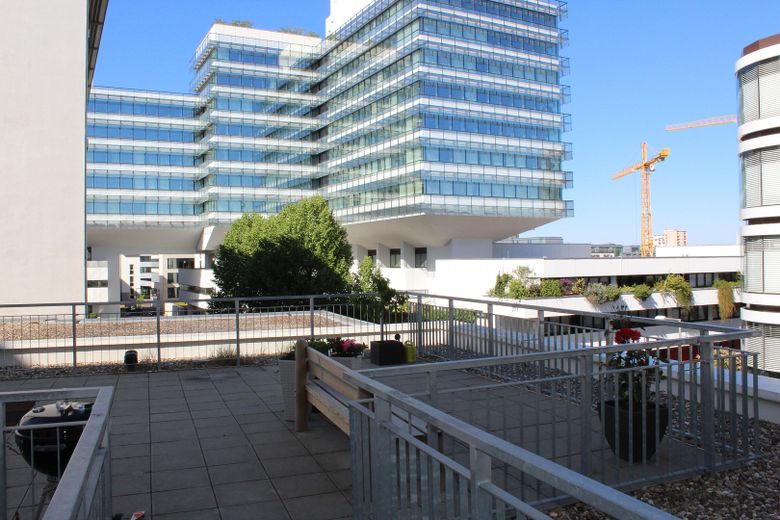 SENZA PROVVIGIONE! Moderno loft di 73 m² a Stoccarda-Nord con balcone + posto auto interrato – Dachterasse