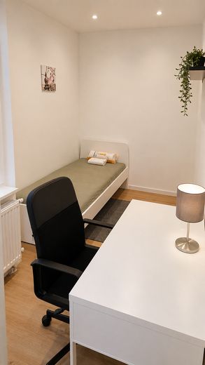 W pełni umeblowany, prywatny pokój w 3-osobowym mieszkaniu współdzielonym przez kobiety I od 01.11.2026 – Dein Zimmer