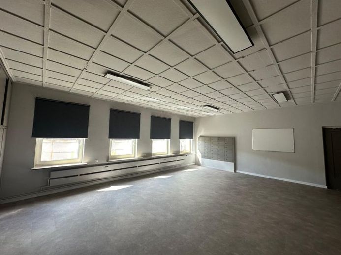 Office space / training/group rooms in Hof – near the outdoor swimming pool on a commercial site – renovated – Photo 1