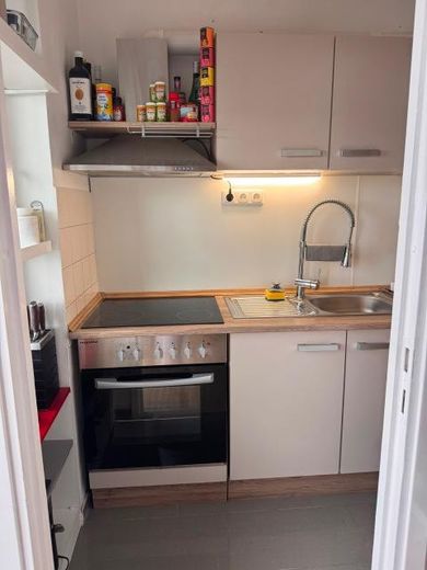 Möbliertes Apartment im Münchner Süden mit Pool, Grünanlage und Fernblick – Küche