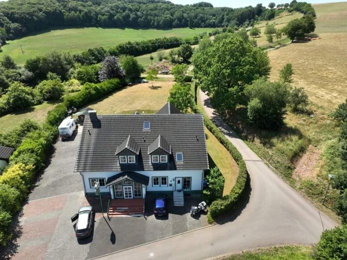 „Ein Haus voller Möglichkeiten – Ferienhaus und Pension in ruhiger Lage der Südeifel“ – Foto 1