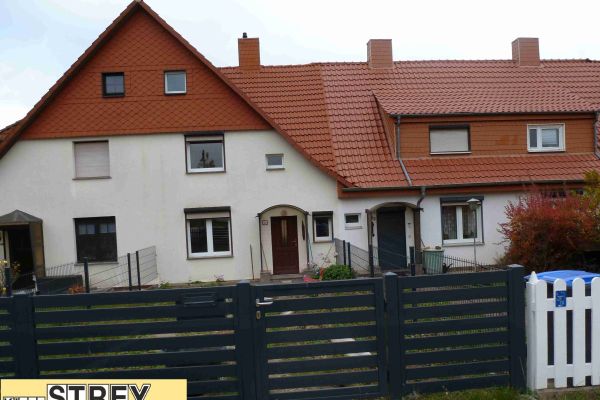 Reihenmittelhaus mit drei Garagen und attraktiven Grundstück in gefragter Lage