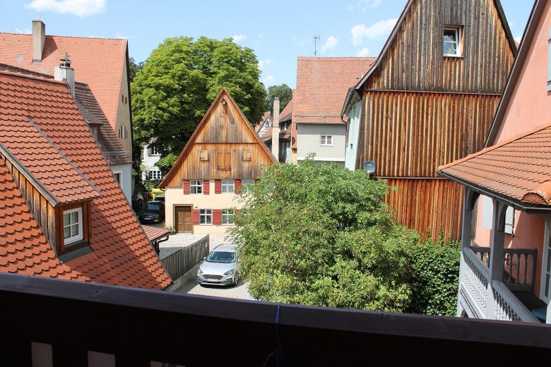 Appartement ancien en duplex élégant et exclusif dans la vieille ville, avec ascenseur et balcon – Blick vom Balko