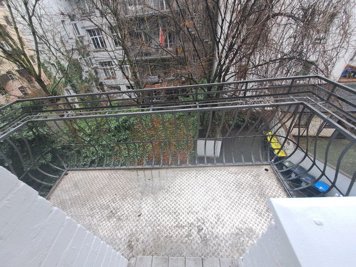 Balkon zum ruhigen Innenhof