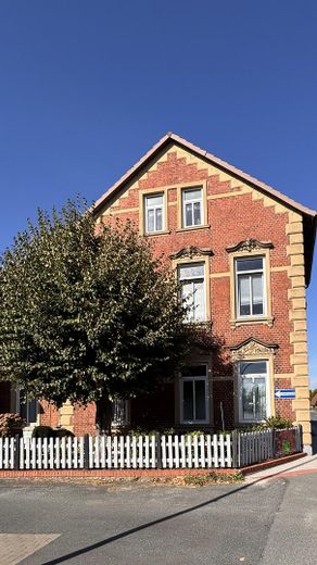 ATTRAKTIVES MEHRFAMILIENHAUS IN BESTER LAGE – Foto 1
