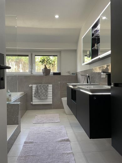 Elegantes Haus mit zwei Einliegerwohnungen, provisionsfrei – Foto 4