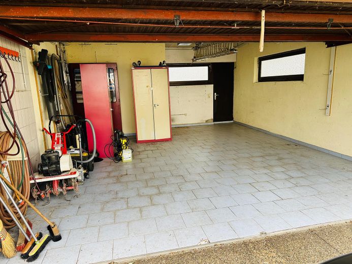 Großzügiges 1-2 Familienhaus in Traumlage – Doppelgarage