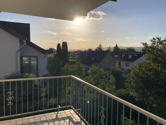 Bestlage am Budenheimer Wald / Helle 3-Zimmer Wohnung mit Balkon und Garage – Sonnenuntergang auf dem Balkon