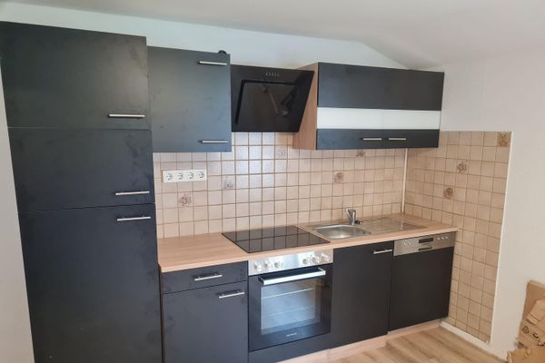 Appartement moderne de 3,5 pièces à quelques minutes à pied de la gare, 72479 Strassberg
