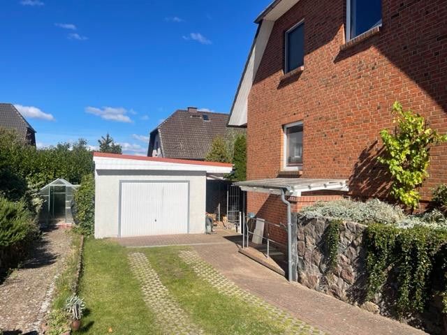 Garage und Kellerniedergang