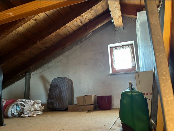 Haus im Grünen mit unverbaubarem Blick über den Frankenwald in ruhiger Lage – Dachboden
